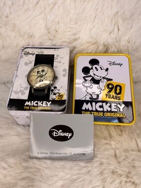 NIB Disney Mickey Mouse 90th Anniversary With 1928 Face Watch NEW With Metal Box
